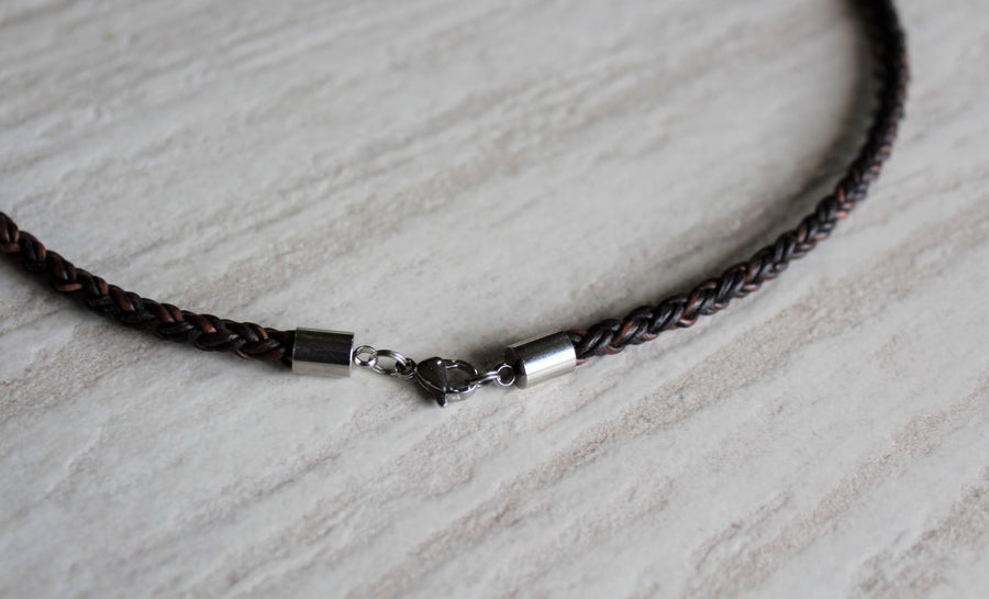 Men's Brown Round Braid Leather Necklace – LynnToddDesigns